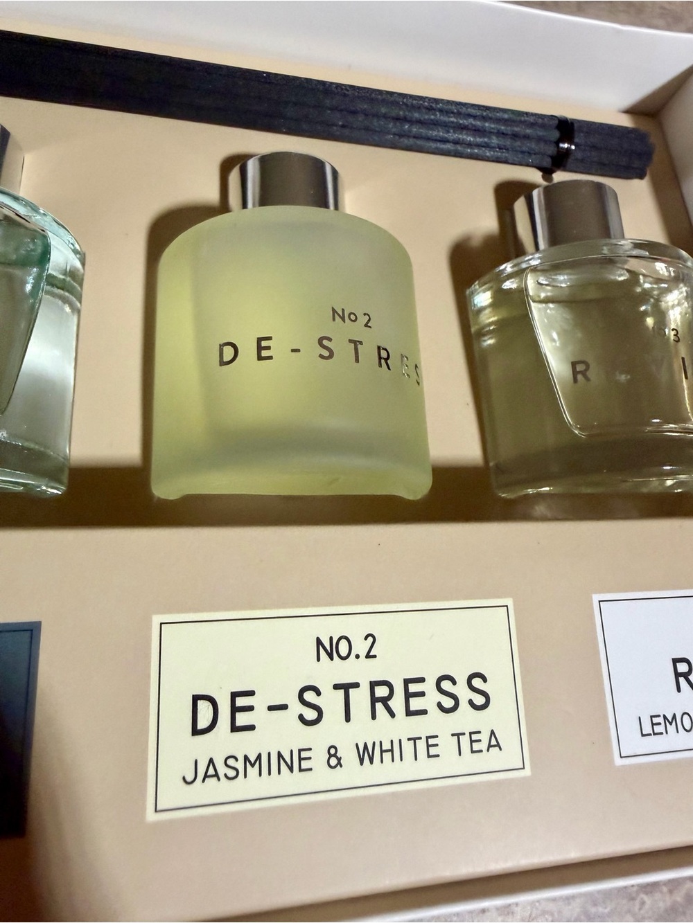 3-Scent Reed Diffuser Set with Reeds - Picture 6 of 16